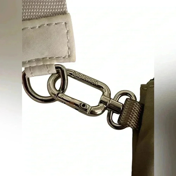 Lululemon Pouch Wristlet Keychain, in Cream - Picture 3 of 5